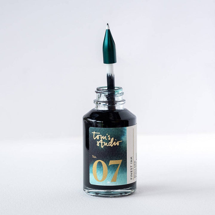 Tom's Studio Schreibstifte The Wren - Refillable Writing Pen: Black bei Nauli and Stories