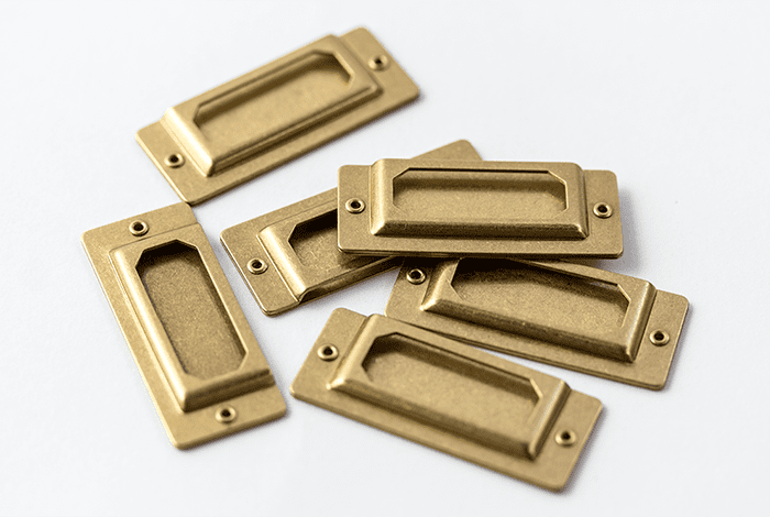 Traveler's Company Etikettenhalter TRC Brass Label Plates - Messing Etikettenhalter bei Nauli and Stories