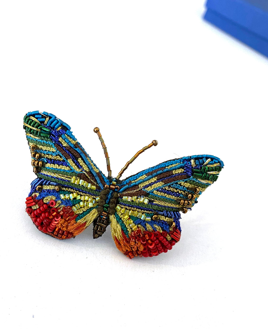 Trovelore Brosche gestickte Brosche - bunter Cepora Schmetterling bei Nauli and Stories