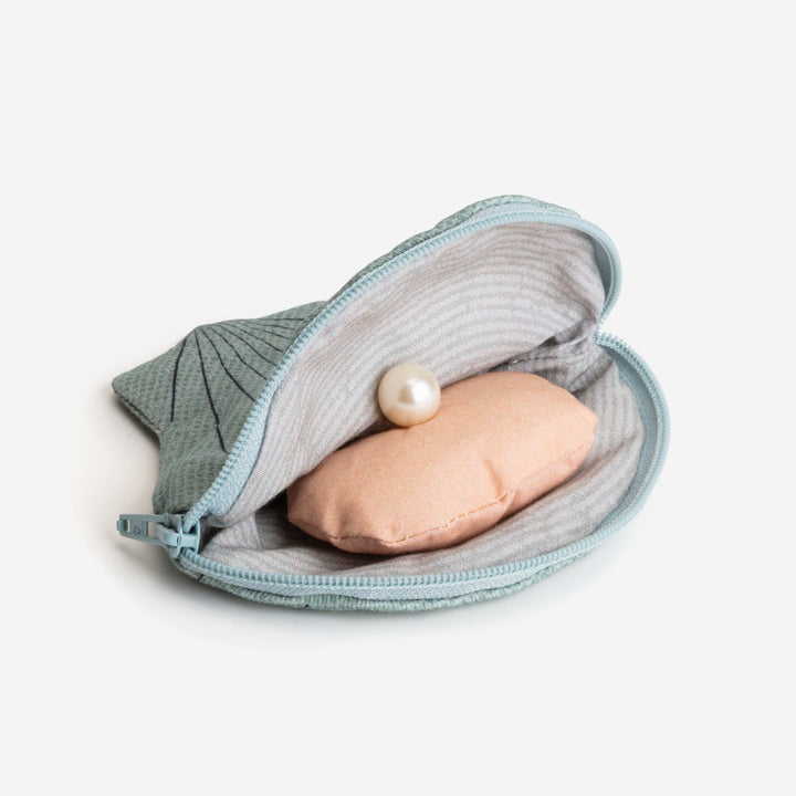 Don Fisher Täschchen Oyster | Auster Geldbörse mit blitzender Perle bei Nauli and Stories