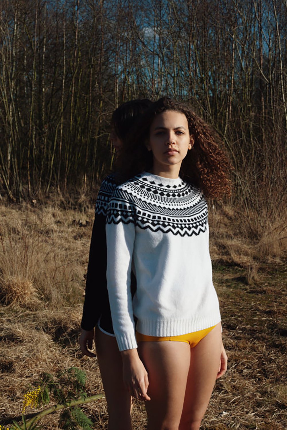 Donna Wilson Pullover weiß schwarzer Pullover aus reiner Wolle bei Nauli and Stories