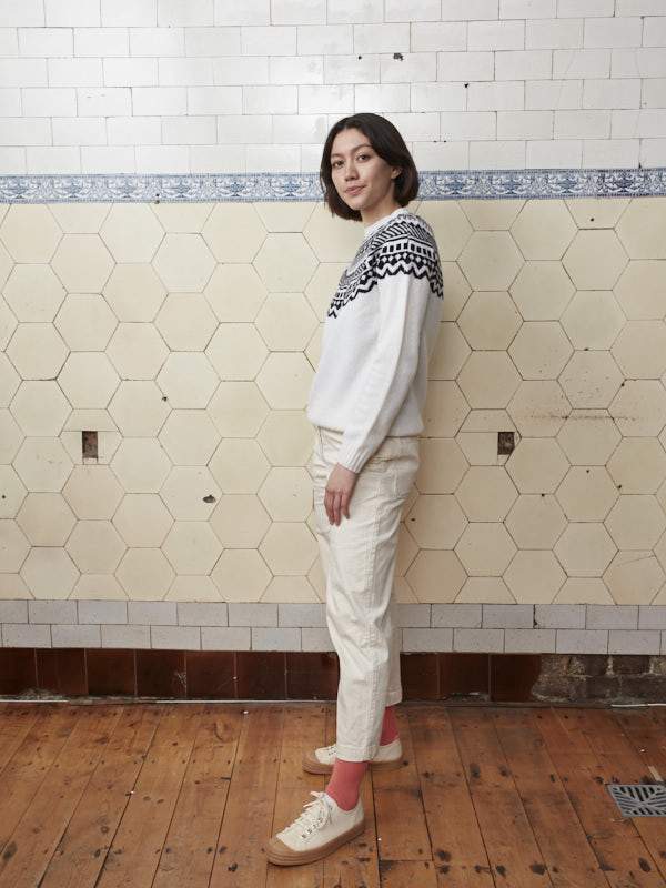 Donna Wilson Pullover weiß schwarzer Pullover aus reiner Wolle bei Nauli and Stories