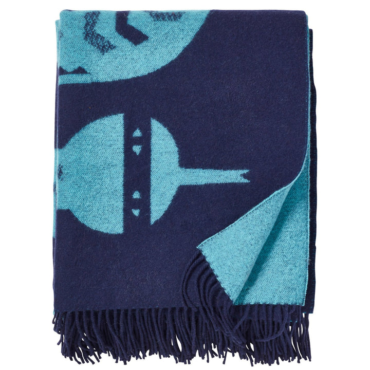 Donna Wilson Sofadecke Snake, türkis-blaue Kuscheldecke mit Schlangenmotiv bei Nauli and Stories