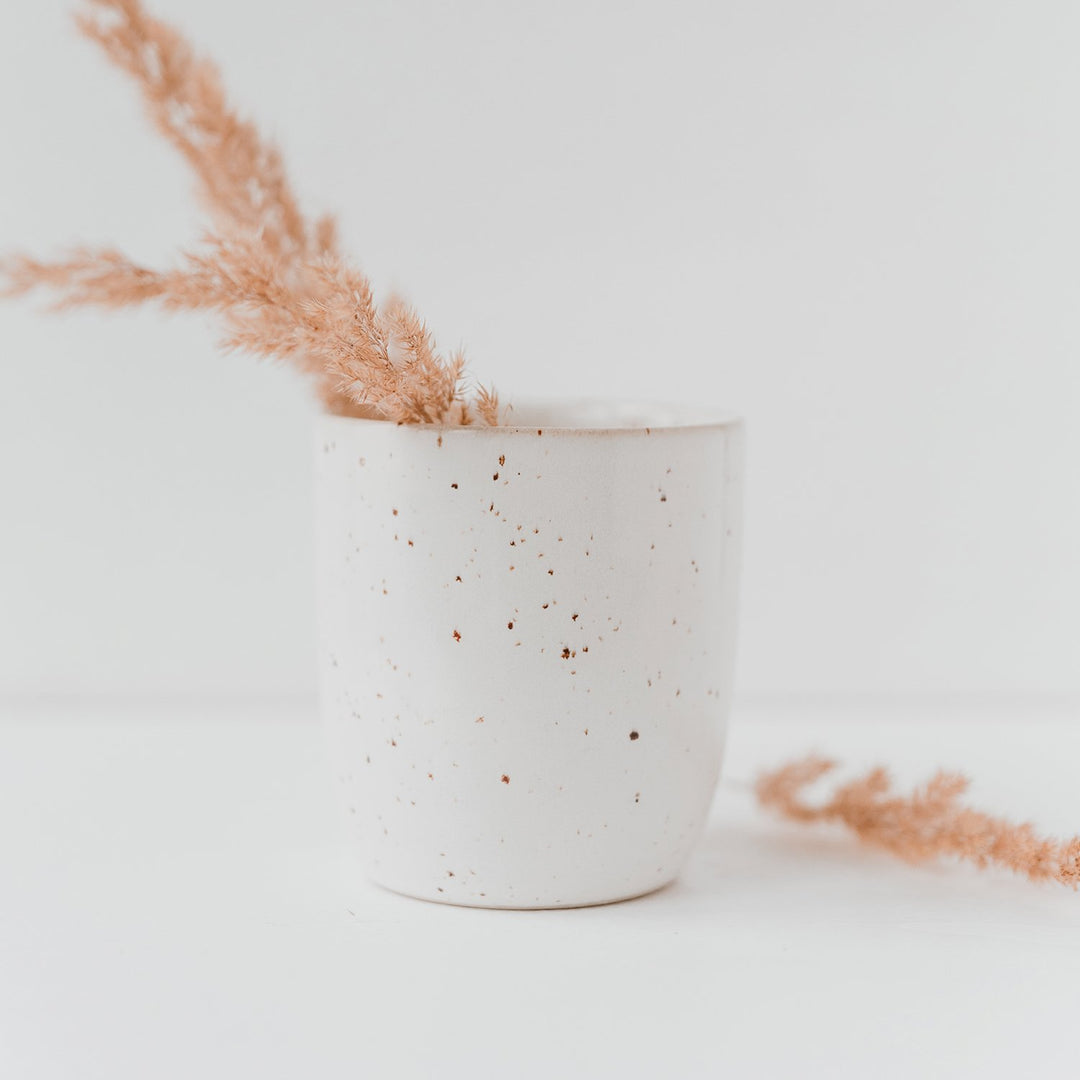 Eulenschnitt Tassen & Becher Kaffeebecher / Teebecher aus heller Keramik bei Nauli and Stories
