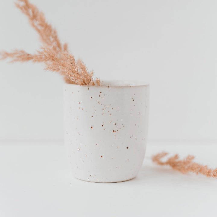 Eulenschnitt Tassen & Becher Kaffeebecher / Teebecher aus heller Keramik bei Nauli and Stories