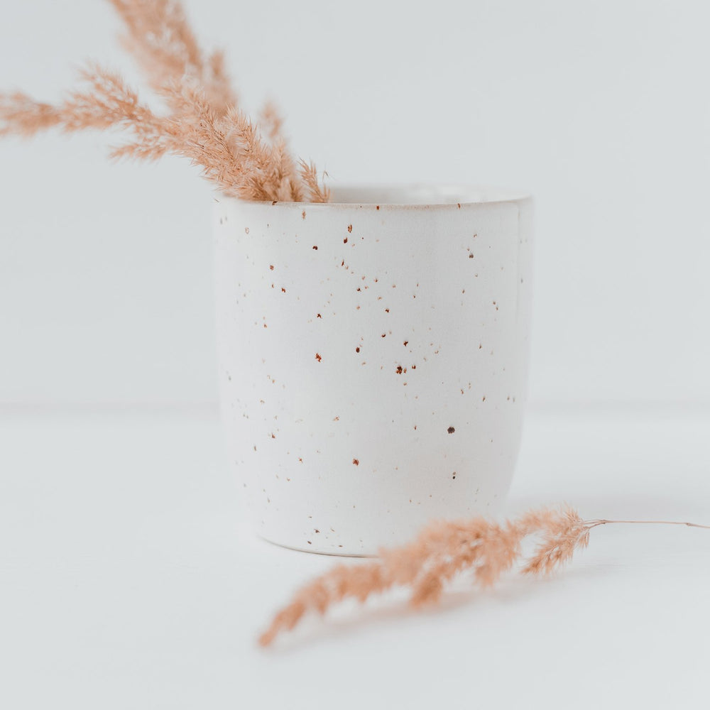 Eulenschnitt Tassen & Becher Kaffeebecher / Teebecher aus heller Keramik bei Nauli and Stories