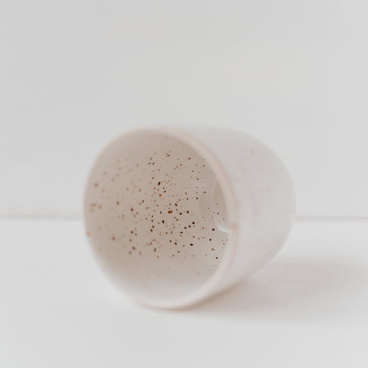 Eulenschnitt Tassen & Becher Kaffeebecher / Teebecher aus heller Keramik bei Nauli and Stories