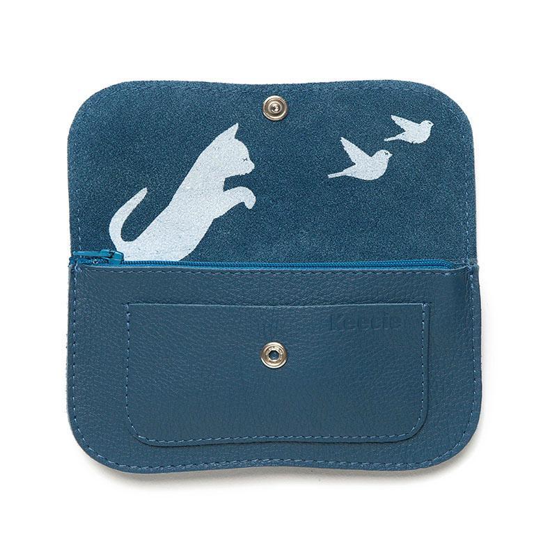 Keecie Geldbeutel aus Leder Cat Chase Wallet - blaue Ledergeldbörse mit Siebdruck Katzen bei Nauli and Stories
