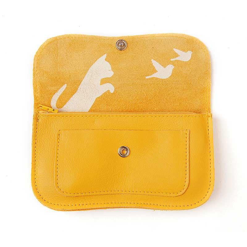 Keecie Geldbeutel aus Leder Cat Chase Wallet - gelbe Ledergeldbörse mit Siebdruck Katzen bei Nauli and Stories