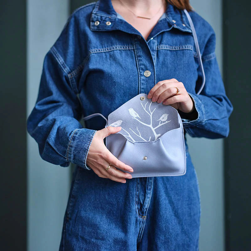 Keecie Handtasche Backing Vocals kleine Ledertasche lavender bei Nauli and Stories