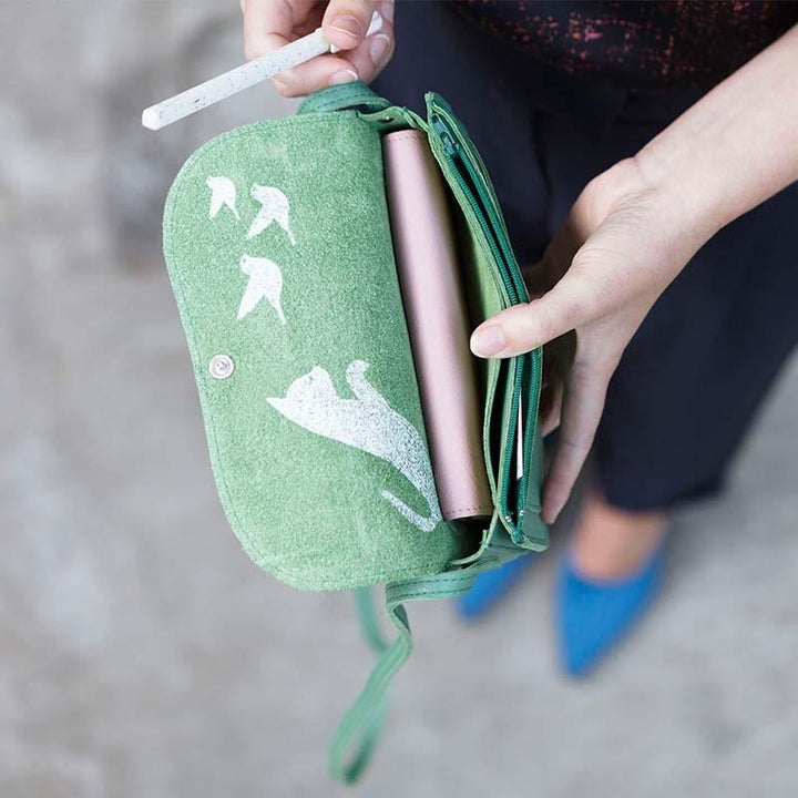 Keecie Handtasche Cat Chase kleine Ledertasche grün bei Nauli and Stories