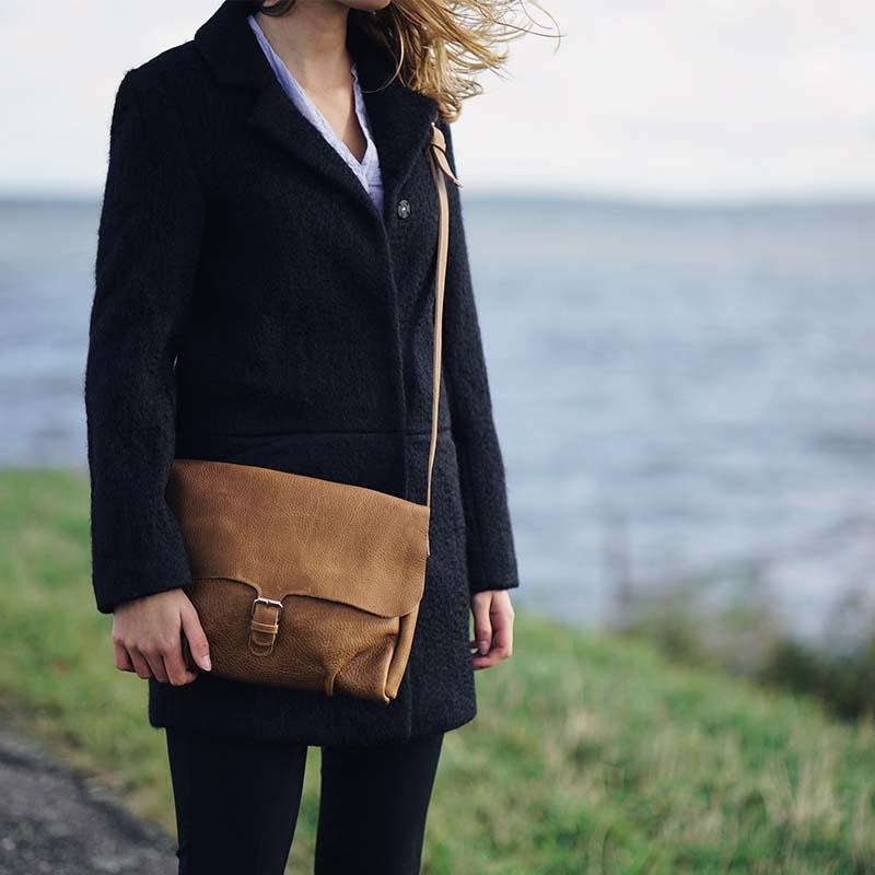 Keecie Handtasche Kleine Messenger Bag - Flora und Fauna korallenrot bei Nauli and Stories