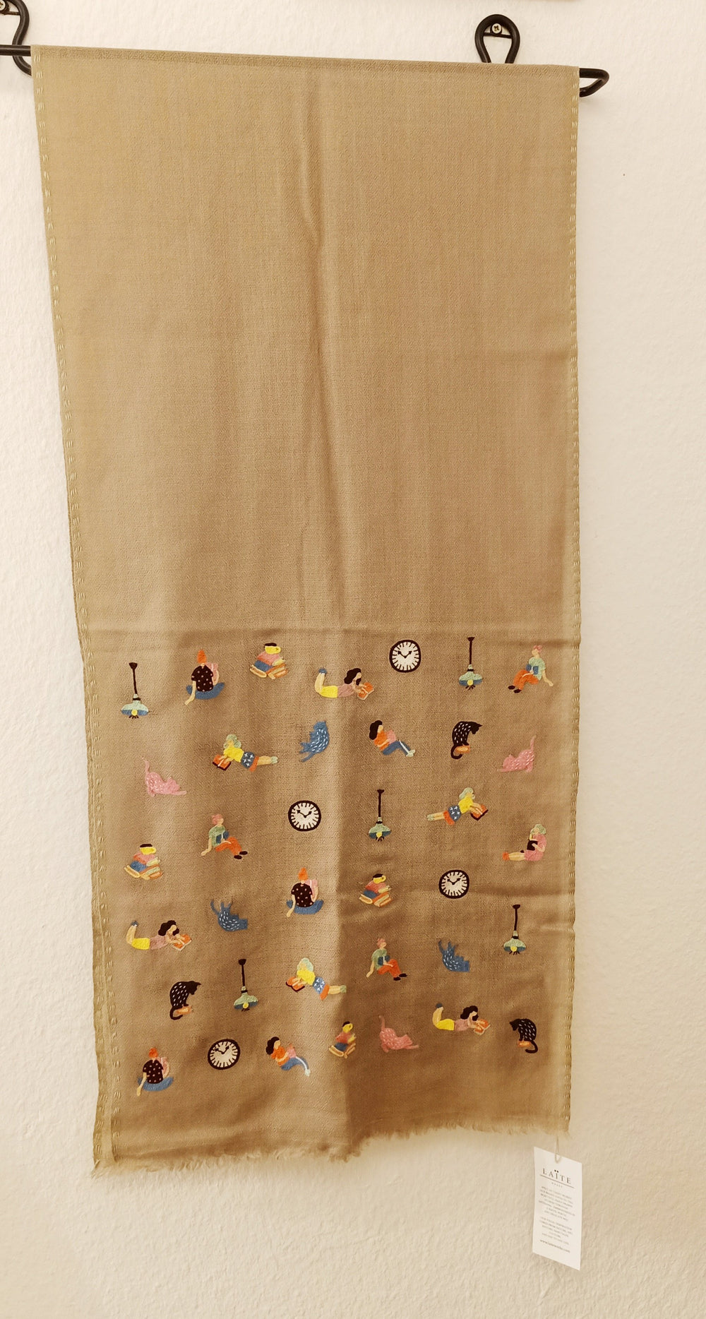 LAÏTEworks Schal Handbestickter Schal aus beigem Kaschmir / Wolle bei Nauli and Stories