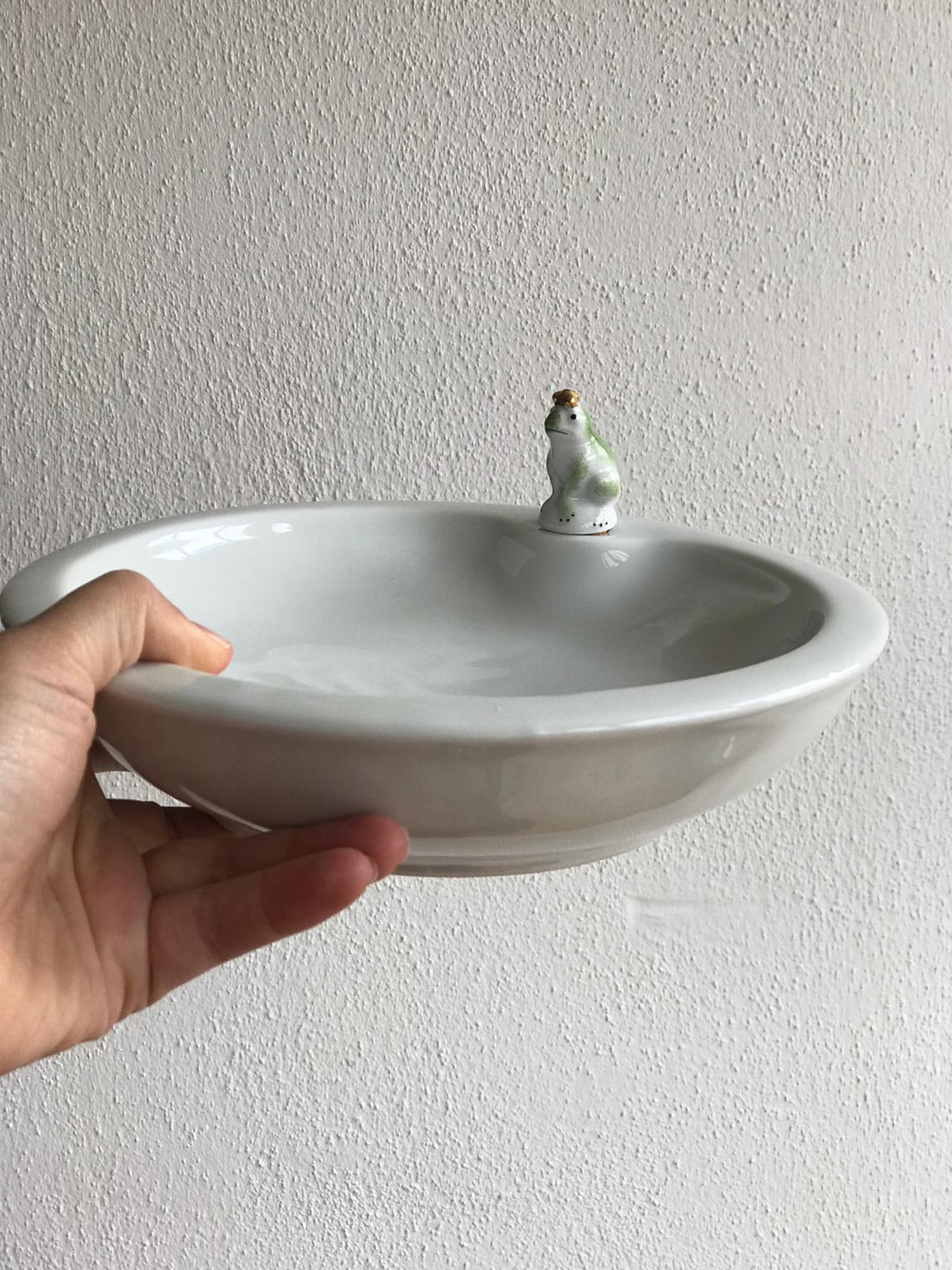 Lindner Teller Warmhalteteller aus Porzellan mit Froschkönig bei Nauli and Stories