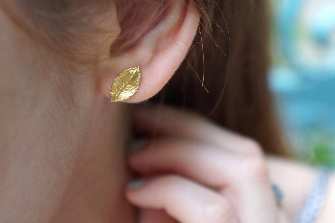 Mother Nature Jewelry Ohrstecker Kleine filigrane Ohrringe - Rosenblatt - Mother Nature Jewelry bei Nauli and Stories