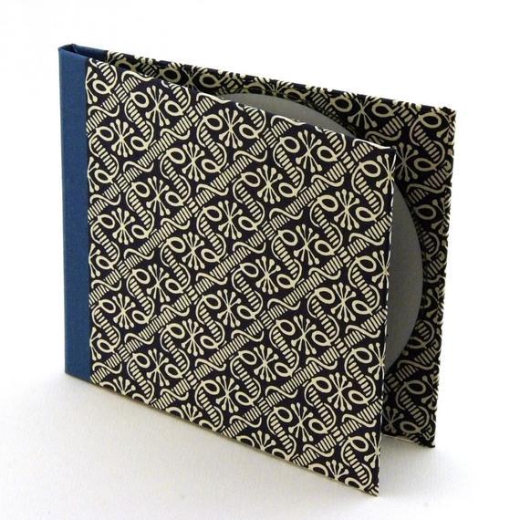 Nauli CD / DVD Hülle für 1 CD CD Hülle | DVD Verpackung | Wachsbatik blau weiß bei Nauli and Stories