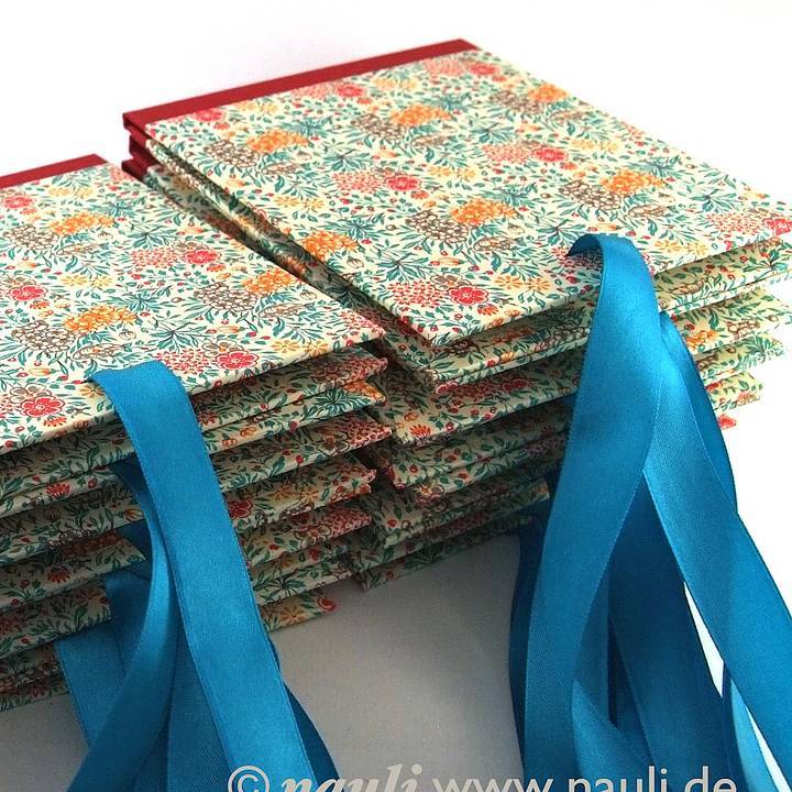 Nauli CD / DVD Hülle für 1 CD CD Hülle Sommerblumen petrol mit rotem Buchleinen und türkisfarbenem Satinband bei Nauli and Stories