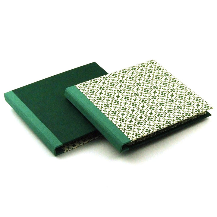 Nauli CD / DVD Hülle für 2 Discs Doppel CD/ DVD Hülle grüne grafische Sternblumen bei Nauli and Stories