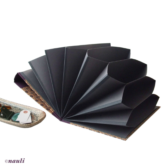 Nauli Fächermappe A4 + Fächermappe Schürzenmuster  rot schwarz bei Nauli and Stories