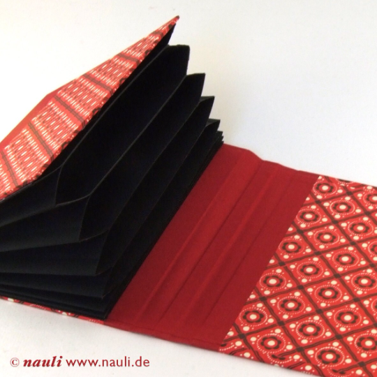 Nauli Fächermappe A4 + Fächermappe Schürzenmuster  rot schwarz bei Nauli and Stories