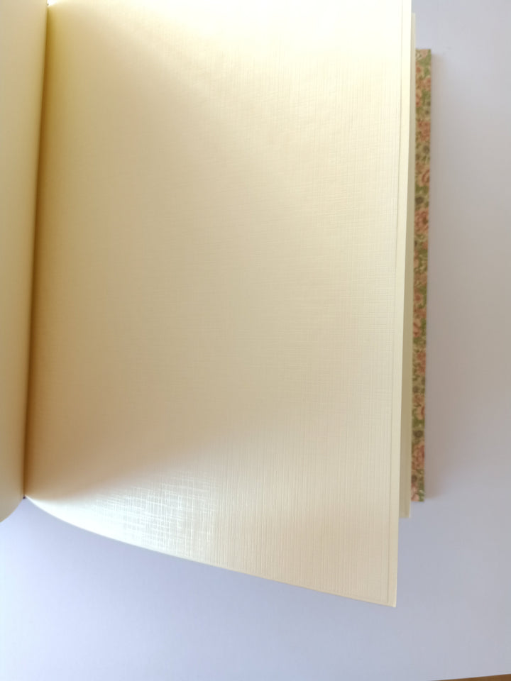 Nauli Fotoalbum L Fotoalbum L Blumenwiese rosa lila bei Nauli and Stories