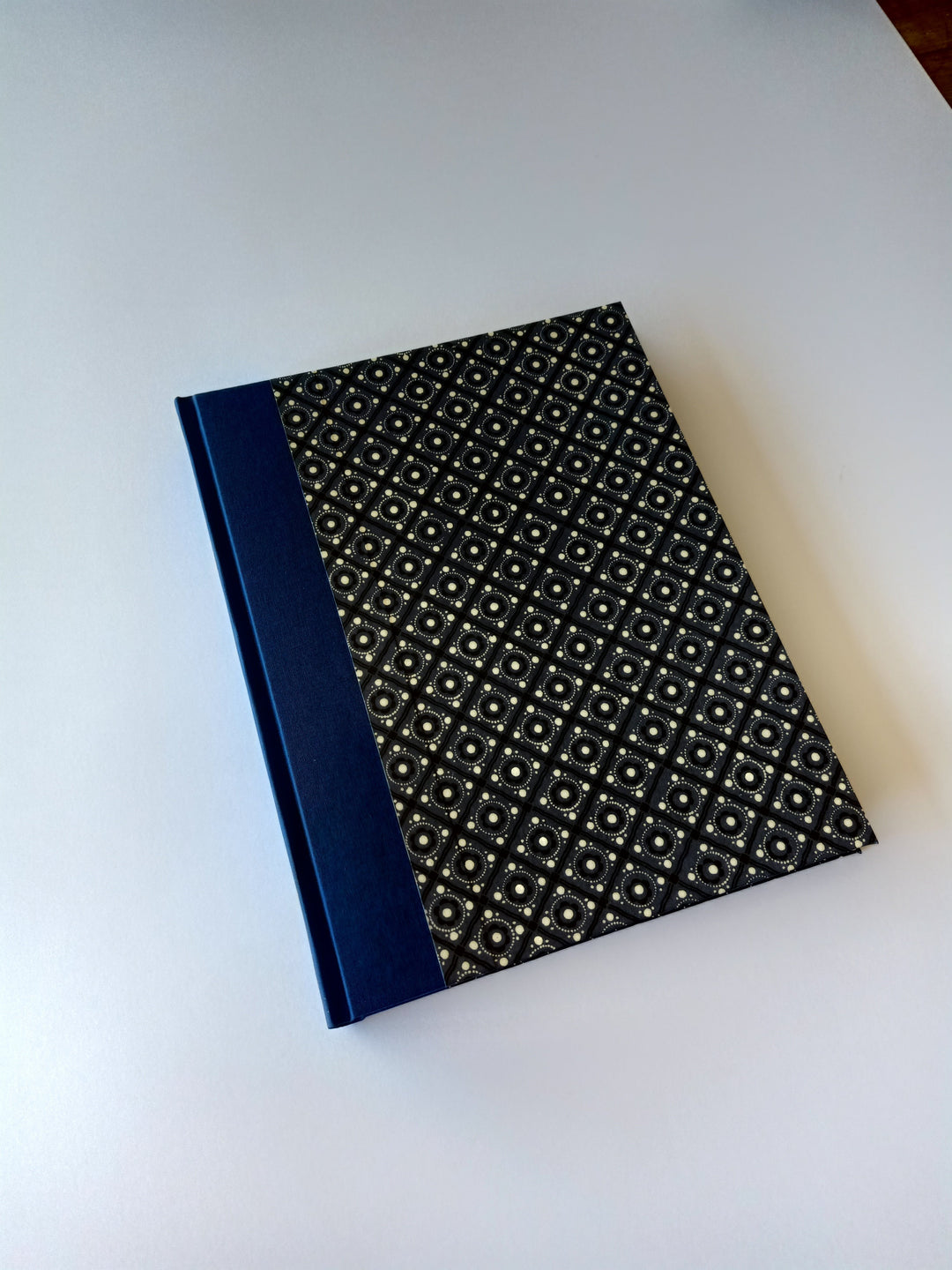 Nauli Fotoalbum L Fotoalbum L Pinny Pattern blau schwarz weiß bei Nauli and Stories