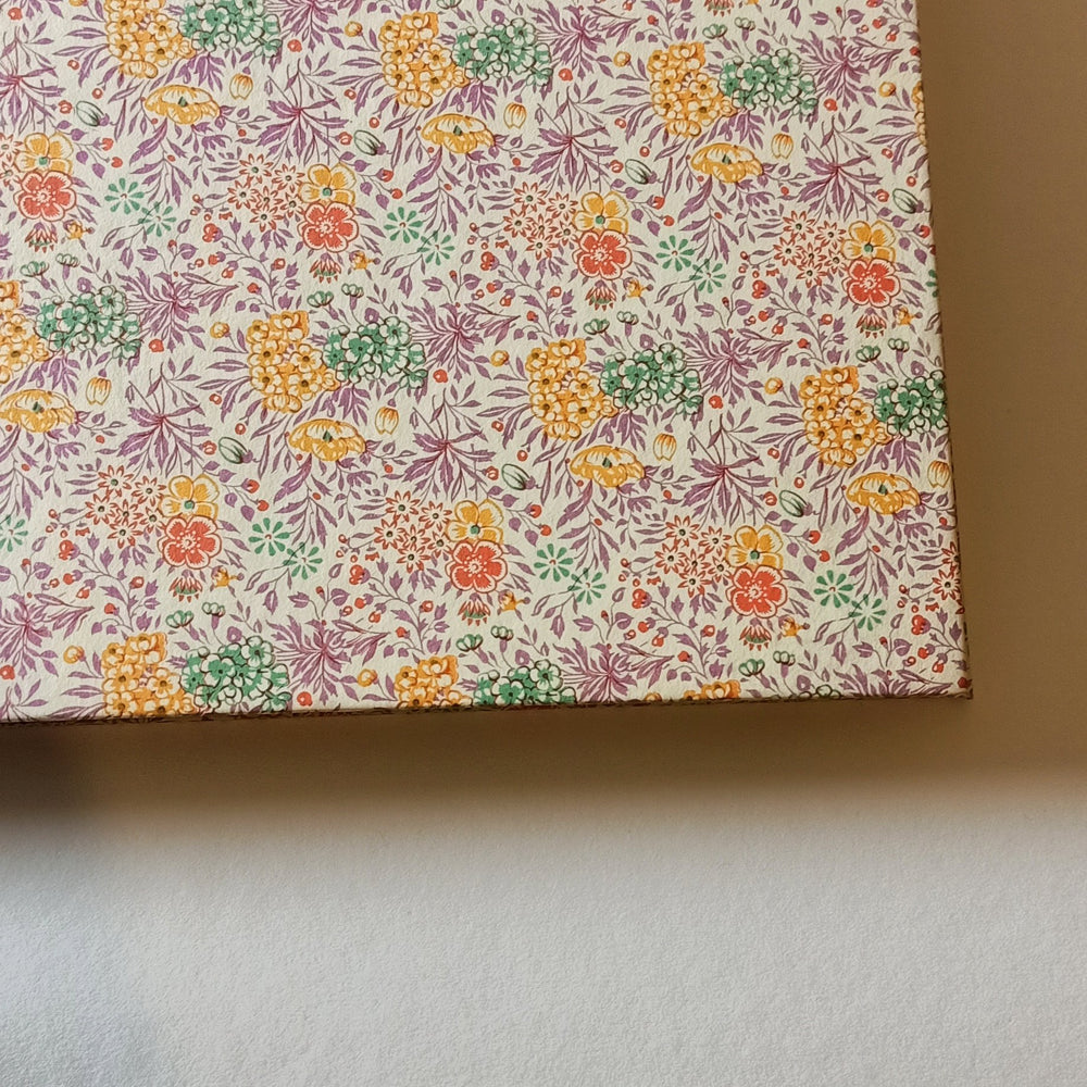 Nauli Fotoalbum XL Fotoalbum XL Sommerblumen rosa mit gelbem Leinenrücken bei Nauli and Stories