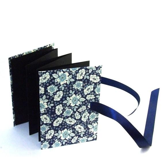 Nauli Leporello Leporello Englische Blumen blau bei Nauli and Stories