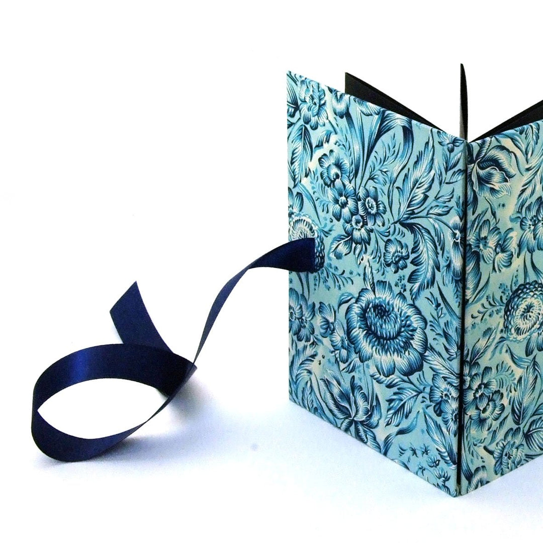 Nauli Leporello Leporello Indische Blumen blau bei Nauli and Stories