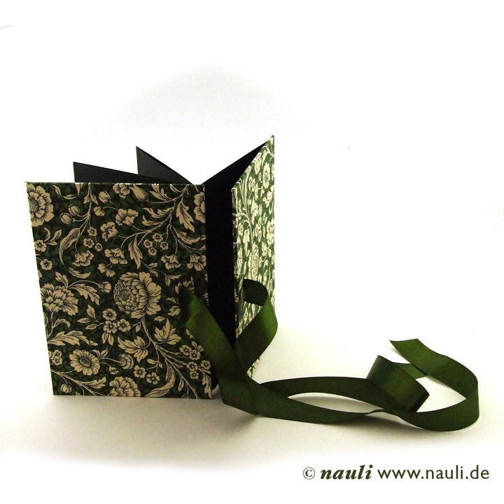 Nauli Leporello Leporello Renaissance Blumen grün bei Nauli and Stories
