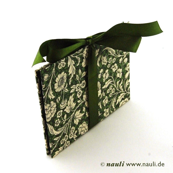Nauli Leporello Leporello Renaissance Blumen grün bei Nauli and Stories