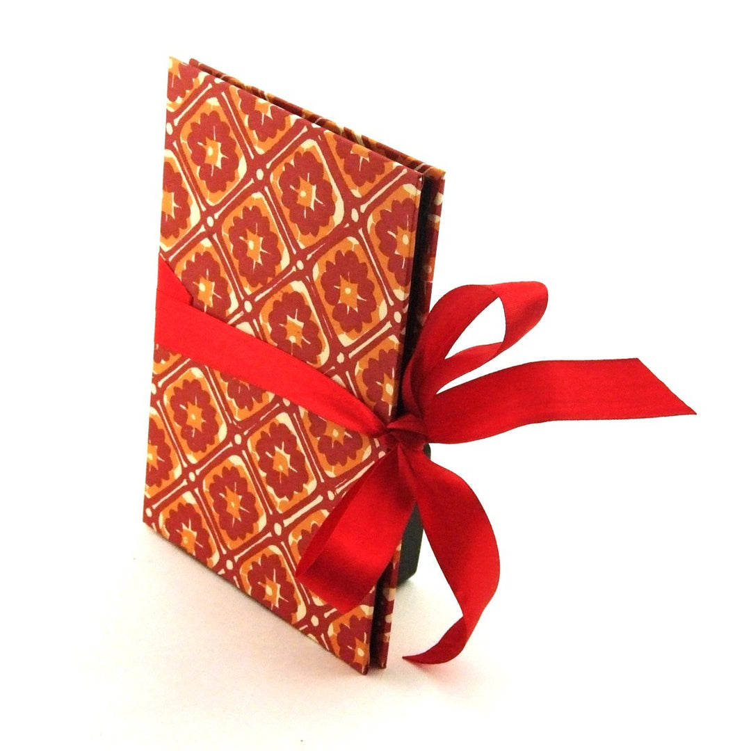 Nauli Leporello Leporello rot gelbe Batik bei Nauli and Stories