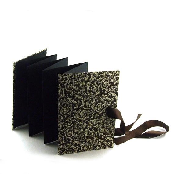 Nauli Leporello Leporello Renaissance Ornament braun bei Nauli and Stories