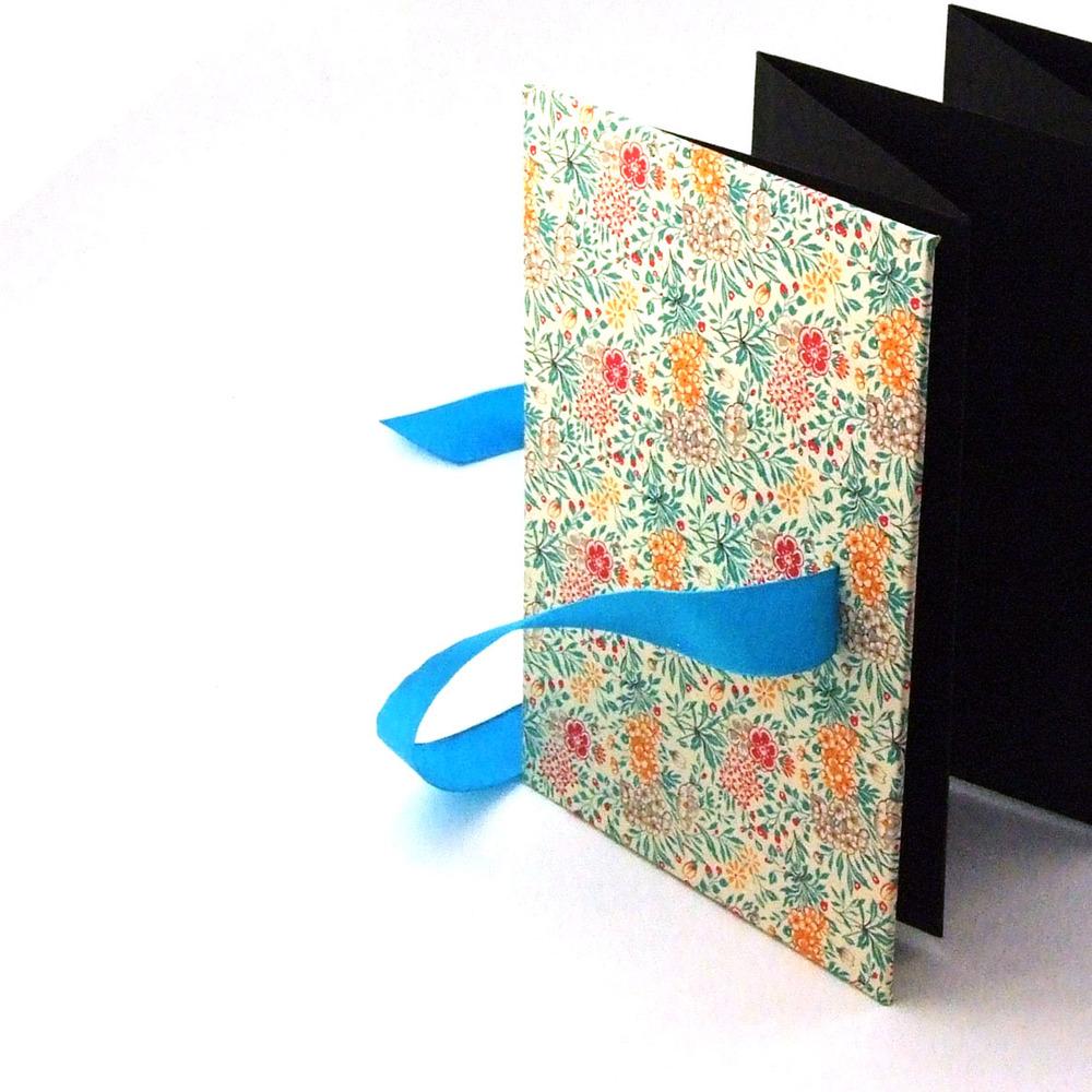 Nauli Leporello Leporello Sommerblumen türkis bei Nauli and Stories