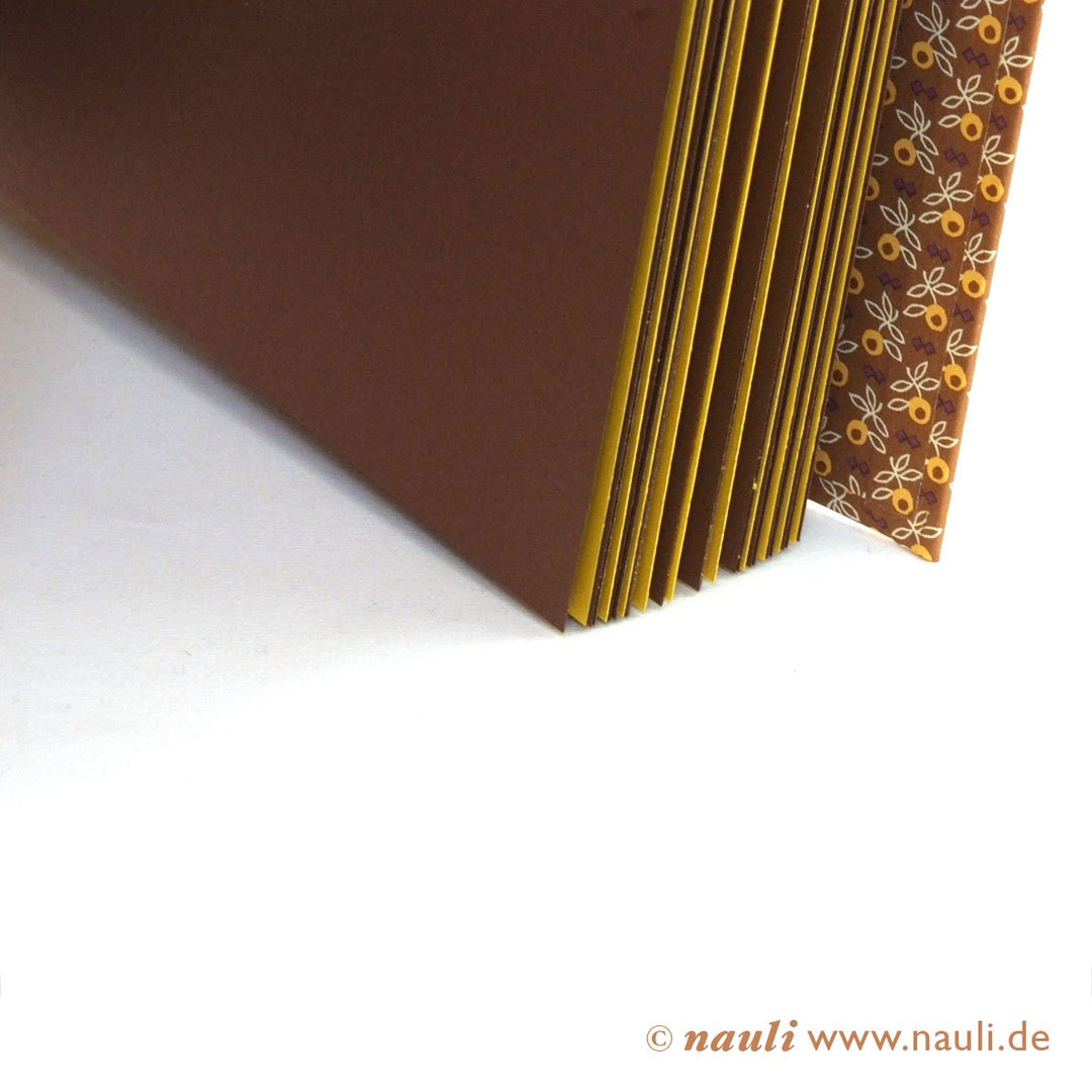 Nauli Scrapbook Scrapbook / Fotoalbum braun senfgelb bei Nauli and Stories