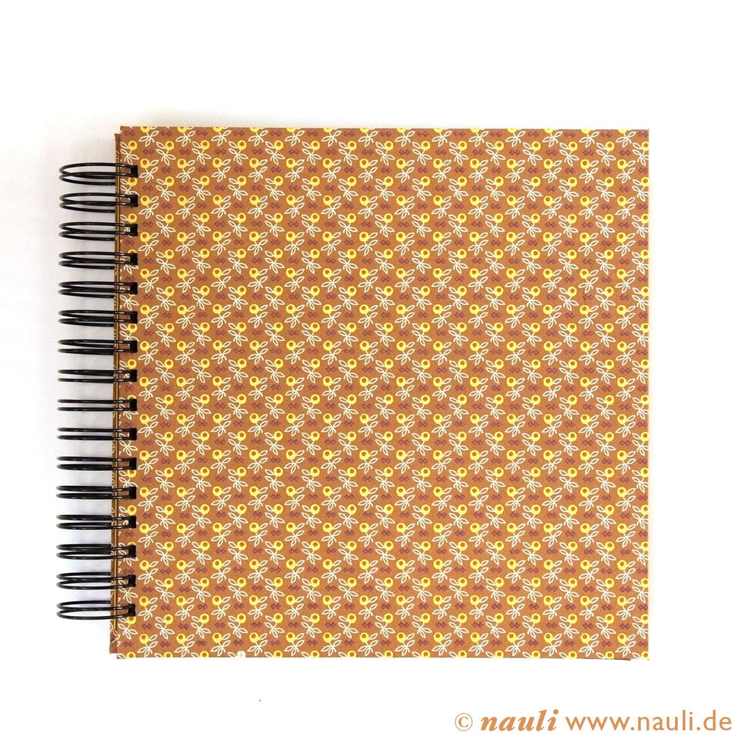 Nauli Scrapbook Scrapbook / Fotoalbum braun senfgelb bei Nauli and Stories