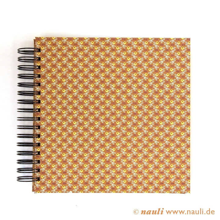Nauli Scrapbook Scrapbook / Fotoalbum braun senfgelb bei Nauli and Stories