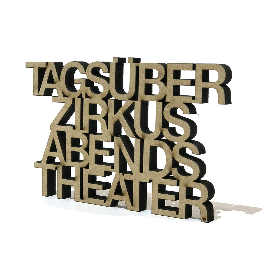 NoGallery Schriftzug Tagsüber Zirkus Abends Theater -3D Schriftzug in natur bei Nauli and Stories