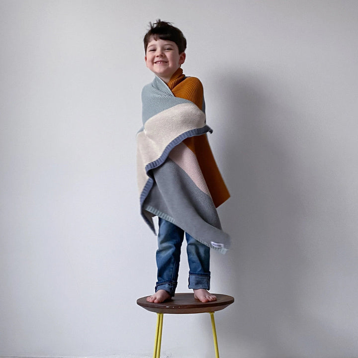 Sophie Home Babydecke Babydecke aus Baumwolle grau, blau, ocker bei Nauli and Stories