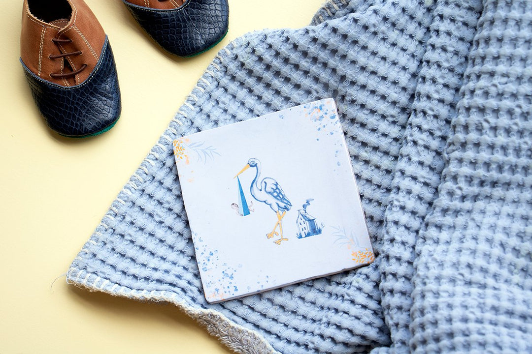 StoryTiles StoryTiles 10x10cm New boy in town - StoryTiles Fliese bei Nauli and Stories