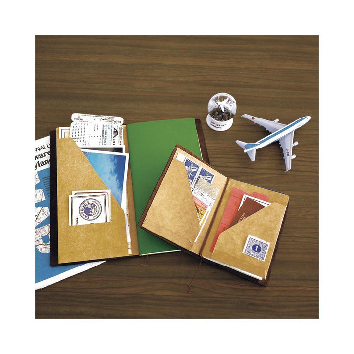 Traveler's Company Folder 010 TRAVELER´S notebook Refill Kraft Paper Folder Passport Size bei Nauli and Stories