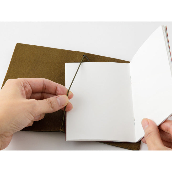 Traveler's Company Notizbuch Reisenotizbuch "TRAVELER'S notebook" Passport Leder olive bei Nauli and Stories