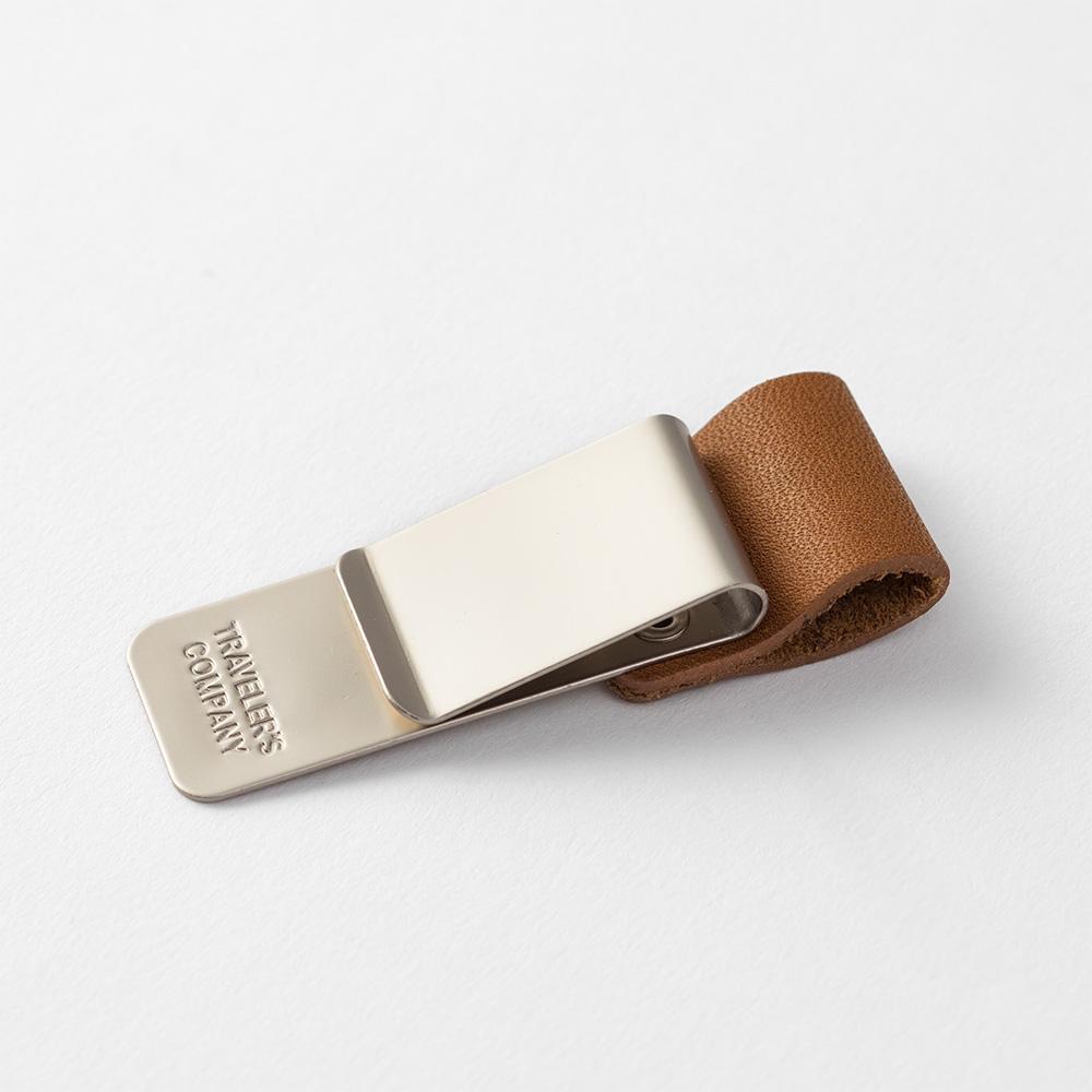 Traveler's Company Stiftehalter TRAVELER'S notebook 016 Pen Holder Camel bei Nauli and Stories