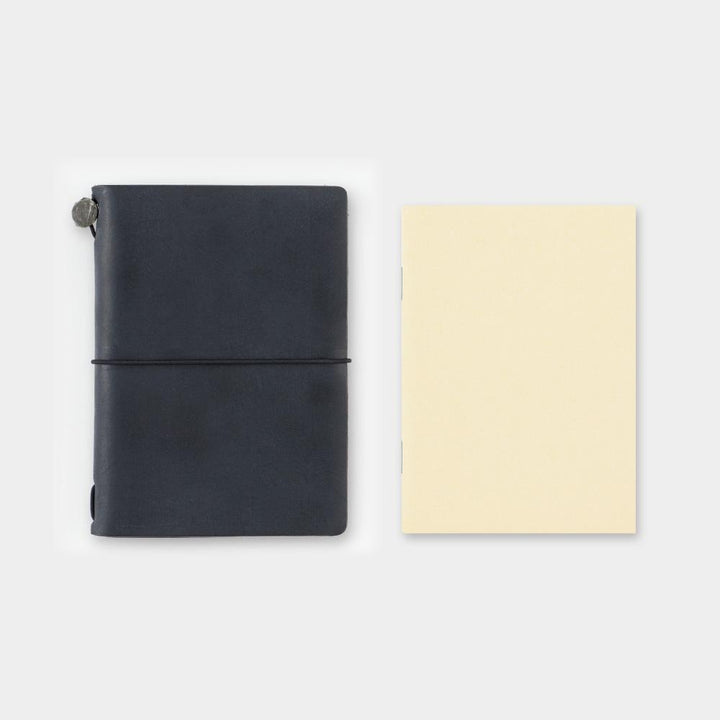 Traveler's Company Notizbuch TRAVELER'S notebook Passport  013 Blank MD Paper Cream bei Nauli and Stories