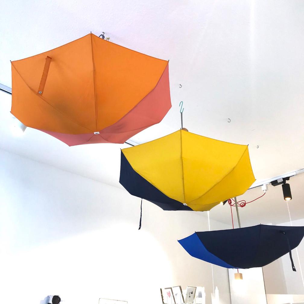 All you need these days... - Mini Regenschirme in tollen Farbkombinationen von Anatole, Paris