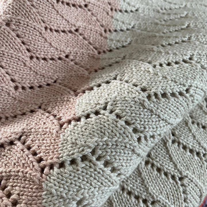 Gestrickte Babydecke aus 100% Baumwolle rosa - creme