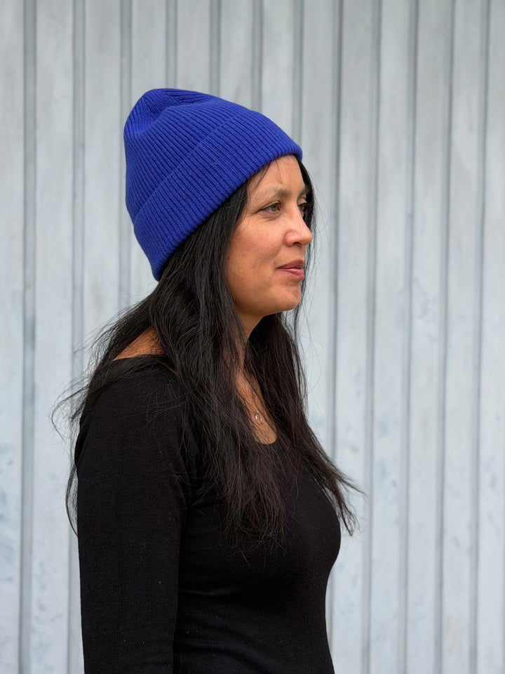 Cézembre Mütze Beanie – Bleu Électrique bei Nauli and Stories