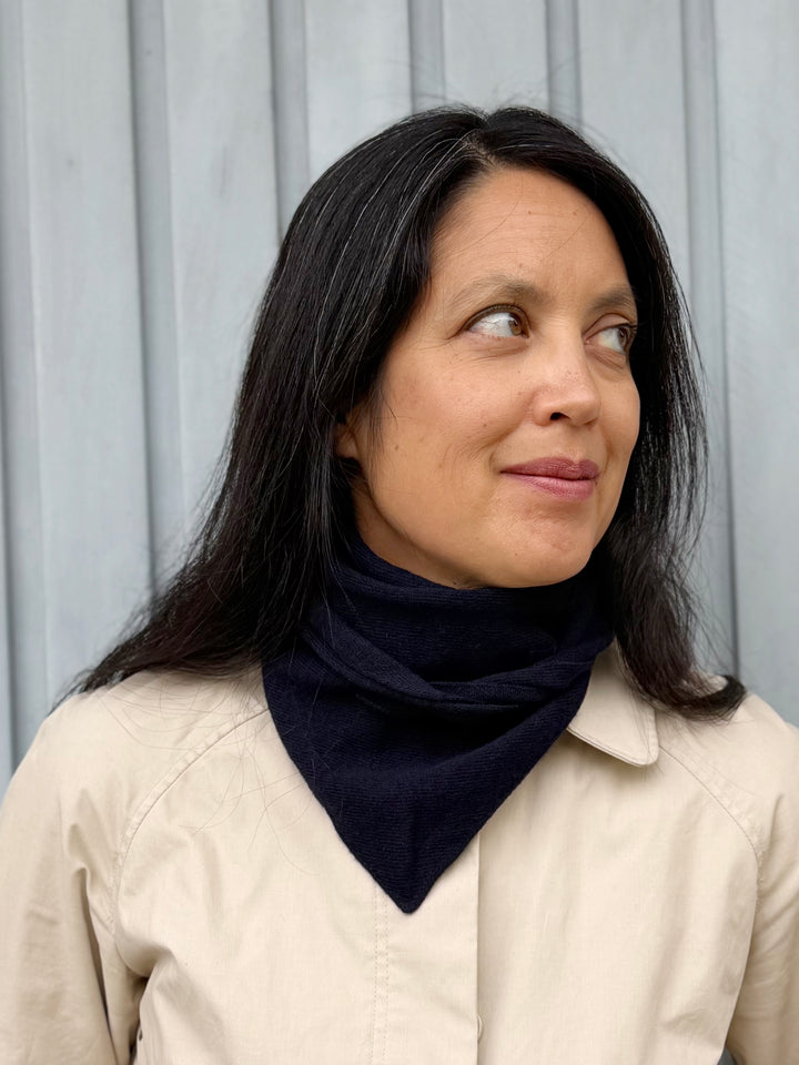 Cézembre Schal Dreieckstuch – Marine bei Nauli and Stories