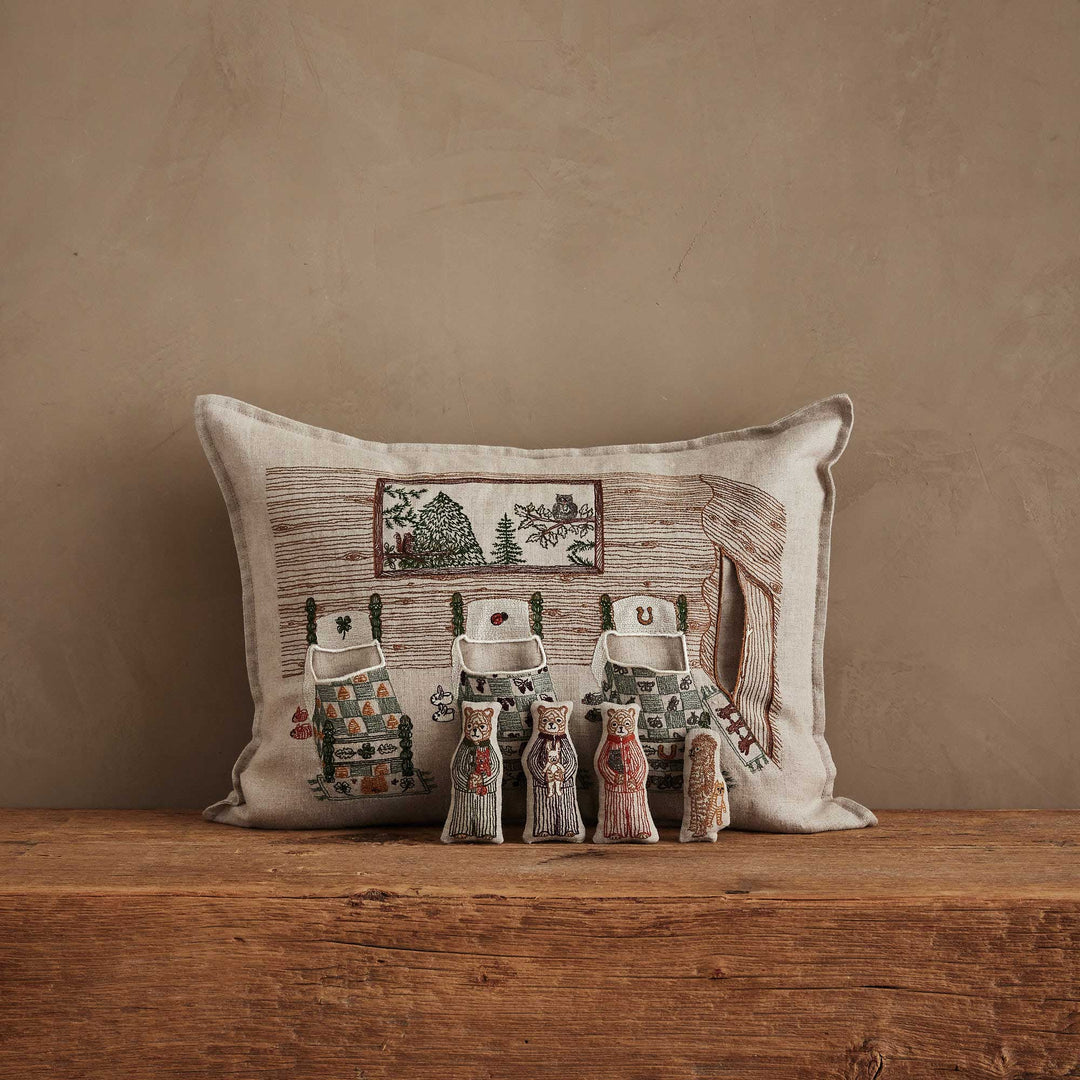 Coral &amp; Tusk Three Little Bears Pocket Pillow: Cover Only bei Nauli and Stories
