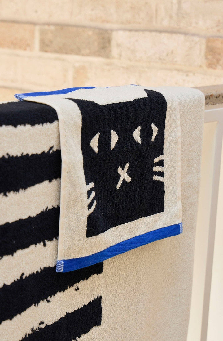 Donna Wilson Handtücher Waschlappen / Gästehandtuch Lazy Cat bei Nauli and Stories